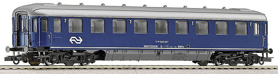 Passenger car 2nd class type D<br /><a href='images/pictures/Roco/44244.jpg' target='_blank'>Full size image</a>